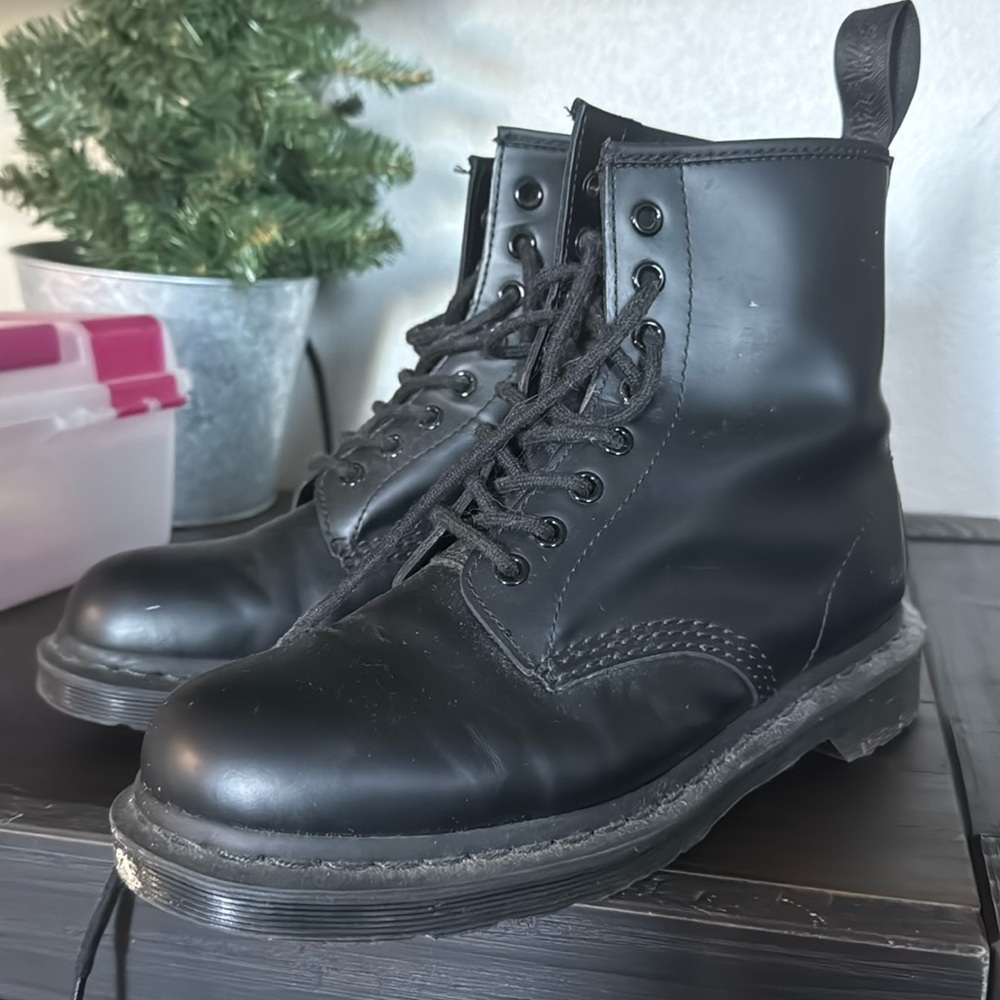 Women’s black Doc Martens size 9. Lightly used- cleaned upon shipping